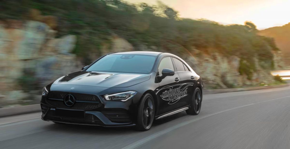 Bilarna ni kommer att köra är Mercedes SLK & Mercedes CLA.